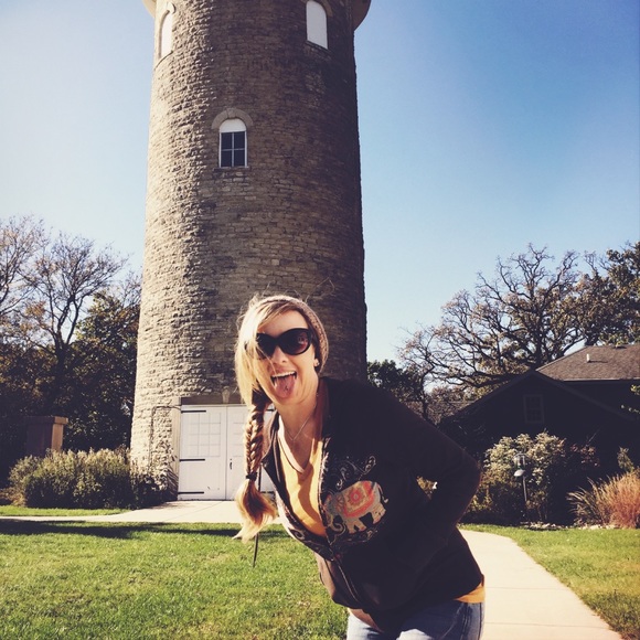 Welcome to my closet! - Picture 2 of 5